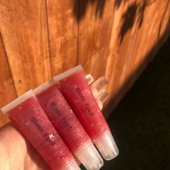 “Fairytale” gloss🧚🏽‍♀️ - Picture 2 of 2